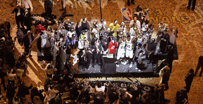 NBA编年史(2002-03):姚明来了! <a href=/lanqiujrs/spurs/ target=_blank class=infotextkey>马刺</a>复仇<a href=/lanqiujrs/lakers/ target=_blank class=infotextkey>湖人</a>